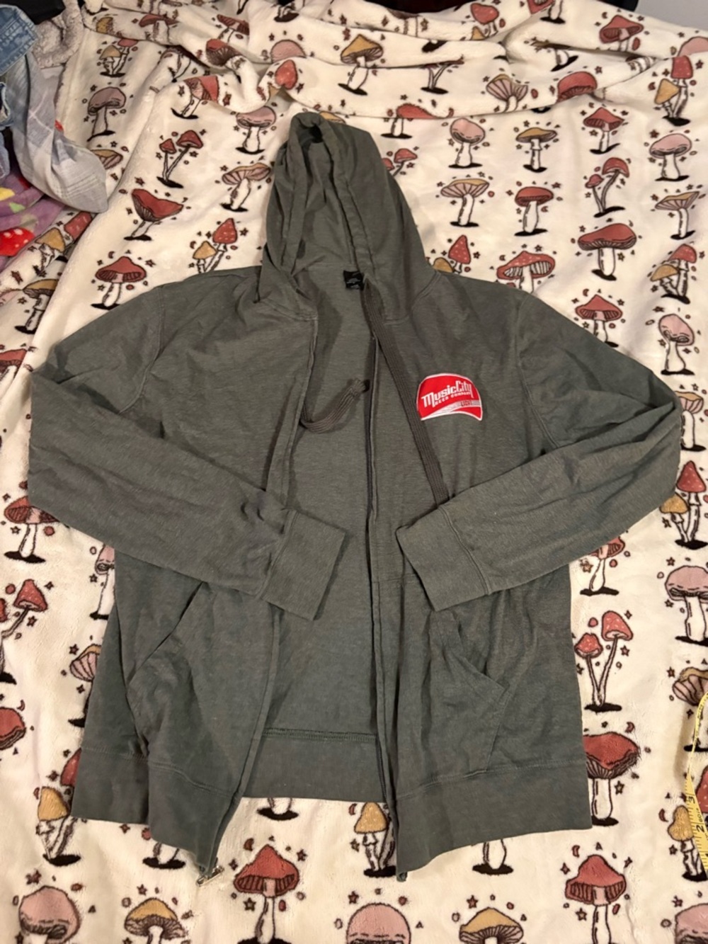 Men’s Medium Music City Beer Company Gray Thin Zip Up Jacket